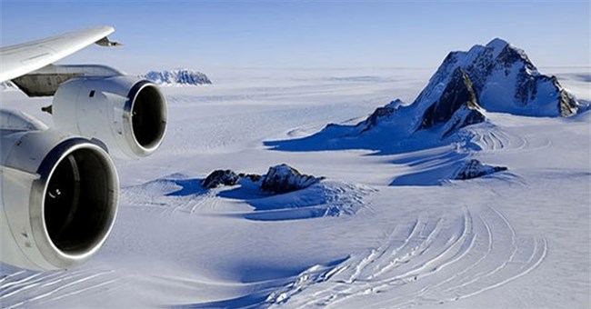 Tại sao các chuyến bay từ Trung Quốc đến Mỹ lại bay vòng quanh Bắc Cực thay vì đi qua Thái Bình Dương?