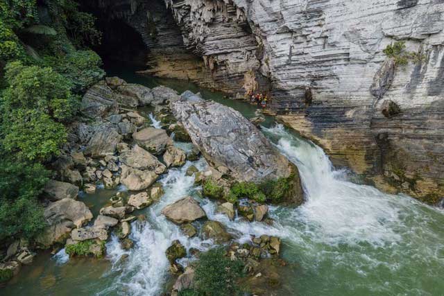 Có một chuỗi hang động kỳ vĩ, hoang sơ ở Quảng Bình: Tên đặc biệt, từng xuất hiện trong phim Hollywood