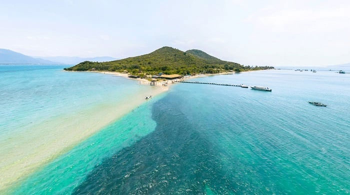 Phát hiện con đường cát giữa biển miền Trung: Nối 3 đảo, mỗi ngày chỉ xuất hiện rõ nhất vào hai thời điểm