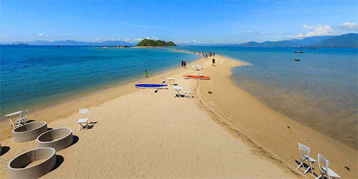 Phát hiện con đường cát giữa biển miền Trung: Nối 3 đảo, mỗi ngày chỉ xuất hiện rõ nhất vào hai thời điểm