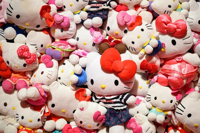 Bất chấp tên gọi và ngoại hình, Hello Kitty hoàn toàn không phải là một chú mèo.