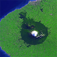 Tại sao núi Taranaki ở New Zealand lại có ranh giới gần như hình tròn hoàn hảo?