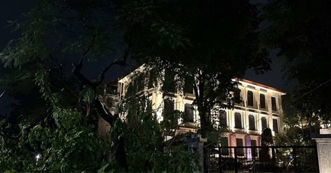 Bão Yagi quét qua Hà Nội làm ba người chết, 2.800 cây đổ