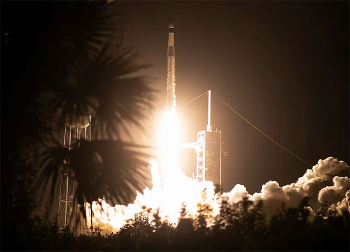 SpaceX phóng tàu Crew Dragon, thực hiện sứ mệnh 