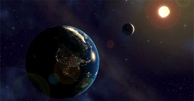 Giải thích vì sao Trái đất không thực sự quay xung quanh Mặt trời?