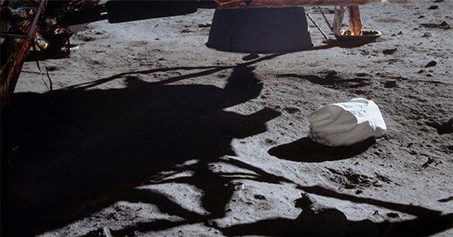 Đã đến lúc các phi hành gia cần phải lấy lại 96 túi chất thải của mình trên Mặt trăng!