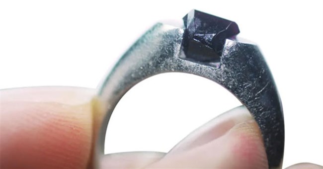 Viên ruby đầu tiên trên thế giới được "trồng" ngay trên nhẫn