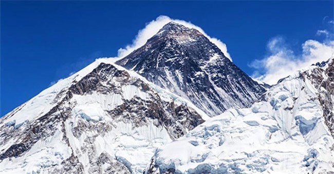 Đỉnh núi Everest đang cao lên, lý do hết sức bất ngờ!