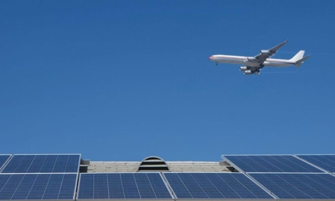 Dubai sẽ lắp gần 63.000 tấm pin quang điện ở 2 sân bay.