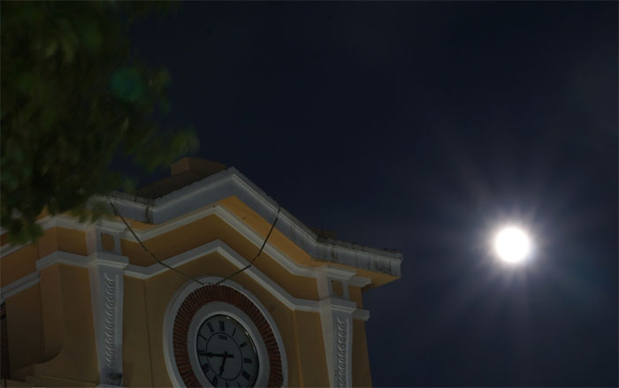  Quan sát siêu trăng tại Bưu điện Trung tâm TP Hải Phòng, lúc 18h45. 