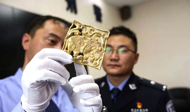 Chuyên gia đánh giá một trong những đồ vật bằng vàng