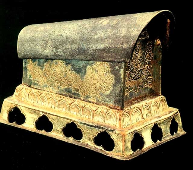 Một trong những cổ vật bằng vàng được làm tinh xảo.