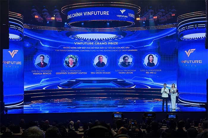 Các nhà khoa học nhận giải thưởng VinFuture Grand Prize 2024