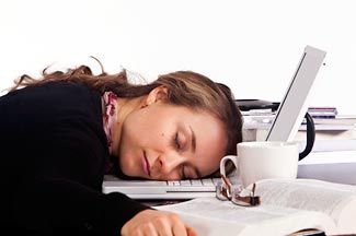 Mất ngủ kéo dài sẽ làm ảnh hưởng đến tâm trạng
